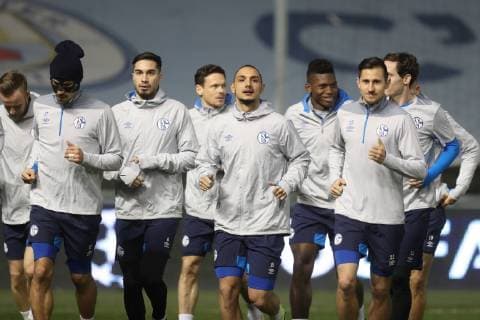 11.03.2019, Fussball, Saison 2018 2019, Champions League, Pressekonferenz und Abschlusstraining des FC Schalke 04 in Manchester England v. l. Benjamin STAMBOULI (FC Schalke 04), Suat Serdar (FC Schalke 04), Ahmed Kutucu (FC Schalke 04), Breel EMBOLO (FC Schalke 04), Steven Skrzybski (FC Schalke 04) Manchester Flughafen England