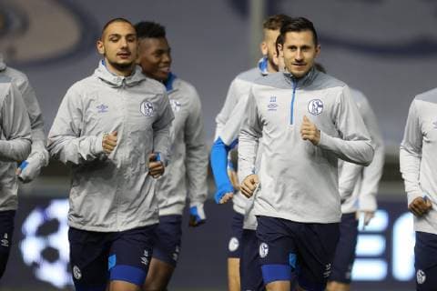 11.03.2019, Fussball, Saison 2018 2019, Champions League, Pressekonferenz und Abschlusstraining des FC Schalke 04 in Manchester England v. l. Ahmed Kutucu (FC Schalke 04), Breel EMBOLO (FC Schalke 04), Steven Skrzybski (FC Schalke 04) Manchester Flughafen England