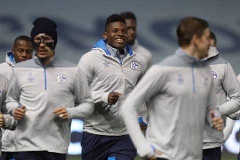 11.03.2019, Fussball, Saison 2018 2019, Champions League, Pressekonferenz und Abschlusstraining des FC Schalke 04 in Manchester England v. l. Benjamin STAMBOULI (FC Schalke 04), Breel EMBOLO (FC Schalke 04) Manchester Flughafen England