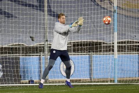 11.03.2019, Fussball, Saison 2018 2019, Champions League, Pressekonferenz und Abschlusstraining des FC Schalke 04 in Manchester England Ralf Fährmann (FC Schalke 04) Manchester Flughafen England