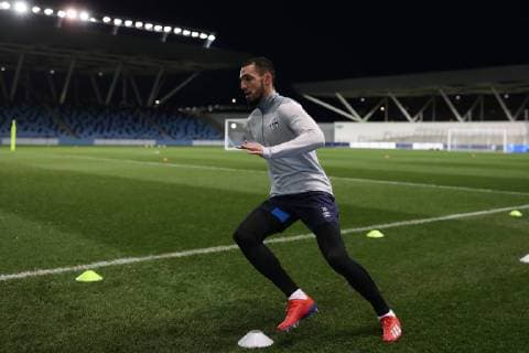 11.03.2019, Fussball, Saison 2018 2019, Champions League, Pressekonferenz und Abschlusstraining des FC Schalke 04 in Manchester England Nabil BENTALEB (FC Schalke 04) Manchester Flughafen England
