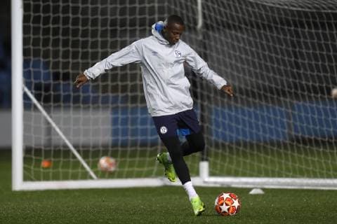 11.03.2019, Fussball, Saison 2018 2019, Champions League, Pressekonferenz und Abschlusstraining des FC Schalke 04 in Manchester England Hamza Mendyl (FC Schalke 04) Manchester Flughafen England