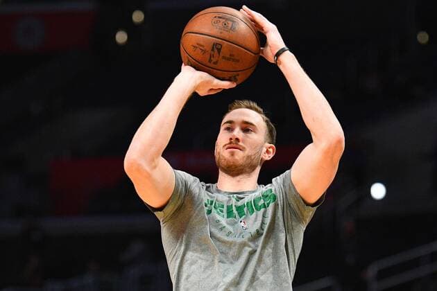 LOS ANGELES, CA - MARCH 11: Boston Celtics Forward Gordon Hayward (20) shoots before a NBA Basketball Herren USA game between the Boston Celtics and the Los Angeles Clippers on March 11, 2019 at STAPLES Center in Los Angeles, CA. (Photo by Brian Rothmuller Icon Sportswire) NBA: MAR 11 Celtics at Clippers Icon190311007