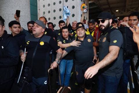 Fußball, Diego Maradona am Flughafen in Mexiko-Stadt March 11, 2019 - EUM20190311DEP012.JPG.CIUDAD DE MEXICO, SoccerFutbol-Diego Maradona.- El entrenador de los Dorados de Sinaloa, Diego Armando Maradona, tras comer en un restaurante de la Terminal 2 del AICM se dirige al autobus, que lo trasladara al hotel donde se concentraran para su partido de este martes ante los Pumas de la UNAM, en el Estadio Olimpico Universitario, duelo de cuartos de final de la Copa MX. Foto: Agencia EL UNIVERSALYadin XolalpaRCC. Latin News: March 11, 2019 Copyright: xElxUniversalx