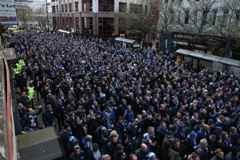 12.03.2019, Fussball, Saison 2018 2019, Champions League, Achtelfinale - Manchester City - FC Schalke 04 Fanmarsch der Fans des FC Schalke 04 durch Manchester Manchester Etihad Stadium Deutschland
