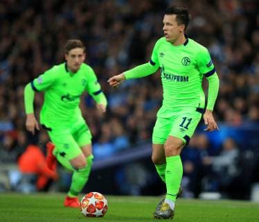 12th March 2019, Etihad Stadium, Manchester, England; UEFA Champions League football, round of 16, 2nd leg, Manchester City versus FC Schalke; Yevhen Konoplyanka of FC Schalke 04 controls the ball and looks for a team mate  ActionPlus12114036 DavidxBlunsden