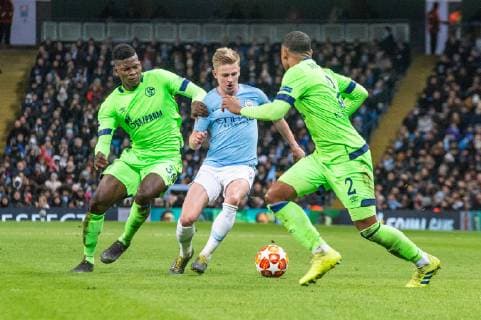Manchester City v FC Schalke 04 UEFA Champions League Oleksandr Zinchenko of Manchester City looks to find a way past Breel Embolo (left) and Weston McKennie (right) during the UEFA Champions League match at the Etihad Stadium, Manchester Content Not Available For UK Newspapers Copyright: xMattxWilkinsonx FIL-12983-0045