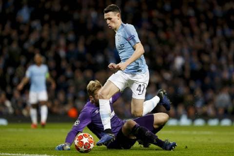 Manchester City x Schalke 04 MANCHESTER, MA - 12.03.2019: MANCHESTER CITY X SCHALKE 04 - Foden dribbles the goalkeeper to score the sixth goal of Manchester City during the match between Manchester City and Schalke 04 held at Etihad Stadium in Manchester, Ma. The match is the second valid for the Round of 2018 198 UEFA Champions League. (Photo: Marco Galvão Fotoarena) x1697133x  MarcoxGalvão