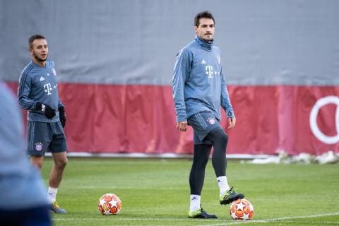 (190313) -- MUNICH, March 13, 2019 (Xinhua) -- Bayern Munich s Mats Hummels (R) attends a training session for the upcoming UEFA Champions League Round of 16 second leg match between FC Bayern Munich and Liverpool FC in Munich, Germany, on March 12, 2019. (Xinhua Kevin Voigt) (SP)GERMANY-MUNICH-SOCCER-UEFA CHAMPIONS LEAGUE-BAYERN MUNICH VS LIVERPOOL-TRAINING SESSION 