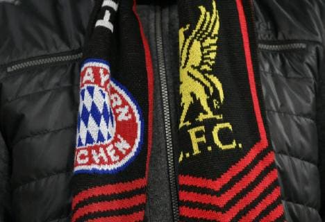 Vor Spielbeginn: Fanschals FCB FC Liverpool logo Emblem Champions League CL Achtelfinale Rückspiel FC Bayern München FCB vs FC Liverpool 13.03.2018 DFL REGULATIONS PROHIBIT ANY USE OF PHOTOGRAPHS AS IMAGE SEQUENCES AND OR QUASI-VIDEO FC Bayern München FCB vs FC Liverpool