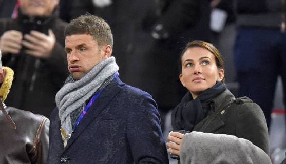 Sport Themen der Woche KW11 Sport Bilder des Tages 13.03.2019, Fussball UEFA Champions-League 2018 2019, Achtelfinale Rückspiel, FC Bayern München - FC Liverpool, in der Allianz-Arena München, Thomas Müller (FC Bayern München) mit seiner Frau Lisa