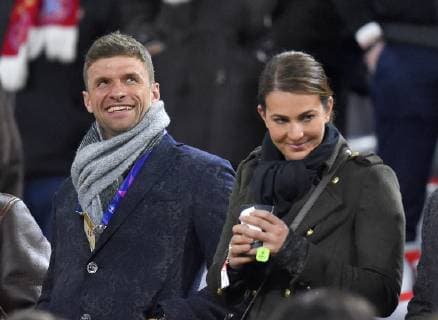 13.03.2019, Fussball UEFA Champions-League 2018 2019, Achtelfinale Rückspiel, FC Bayern München - FC Liverpool, in der Allianz-Arena München, Thomas Müller (FC Bayern München) mit seiner Frau Lisa