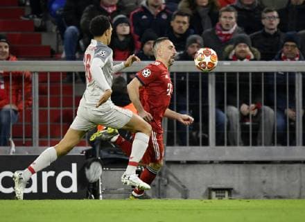 Zweikampf, Aktion Franck Ribery FC Bayern München gegen Trent Alexander-Arnold FC Liverpool Champions League CL Achtelfinale Rückspiel FC Bayern München FCB vs FC Liverpool 13.03.2018 DFL REGULATIONS PROHIBIT ANY USE OF PHOTOGRAPHS AS IMAGE SEQUENCES AND OR QUASI-VIDEO FC Bayern München FCB vs FC Liverpool