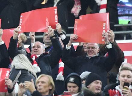 Fussball, Herren, Saison 2018 2019, Champions League (Achtelfinale, Rückspiel), FC Bayern München - FC Liverpool, v. l. Präsident Uli Hoeneß (Bayern München), Vorstandsvorsitzender Karl-Heinz Rummenigge (Bayern München) auf der Tribüne, 13.03. 2019, Copyright: xMatthiasxKochx