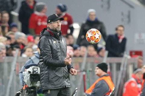Chef-Trainer Juergen Klopp (Liverpool FC) mit dem Spielball in der Hand, FC Bayern Muenchen vs. Liverpool FC, Fussball, Champions League, Achtelfinale, 13.03.2019 Muenchen Bayern Deutschland