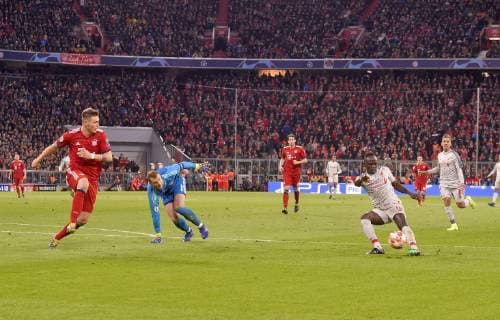 Sport Themen der Woche KW11 13.03.2019, Fussball UEFA Champions-League 2018 2019, Achtelfinale Rückspiel, FC Bayern München - FC Liverpool, in der Allianz-Arena München, Philippe Coutinho (Liverpool) trifft hier gegen Niklas Süle (FC Bayern München) und Torwart Manuel Neuer (FC Bayern München) zum 0:1.