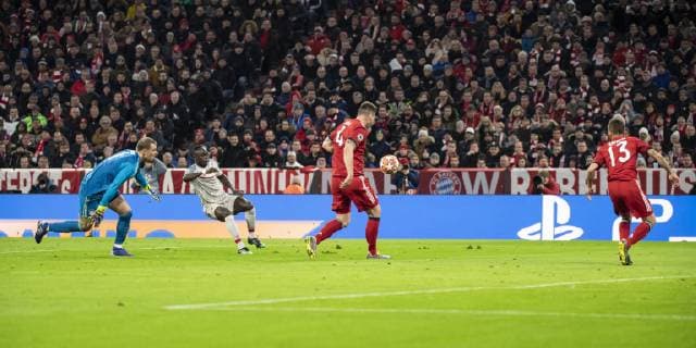 12.03.2019, xkvx, Fussball UEFA Champions League, FC Bayern Muenchen - FC Liverpool - Pressekonferenz und Training emspor, v.l. Goal scored, Tor zum 0:1 durch Sadio Mane (FC Liverpool) Manuel Neuer (FCB - FC Bayern Muenchen) (DFL DFB REGULATIONS PROHIBIT ANY USE OF PHOTOGRAPHS as IMAGE SEQUENCES and or QUASI-VIDEO) Muenchen
