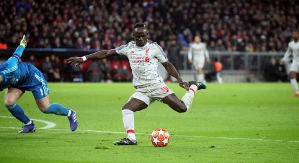 FC Bayern München - FC Liverpool Deutschland, München, 13.03.2019, Fussball, Champions League, Saison 2018 2019, Achtelfinale, Rückspiel, FC Bayern München - FC Liverpool: v.l. Manuel Neuer (FC Bayern München), Sadio Mane (FC Liverpool); Tor 0:1 Mane.