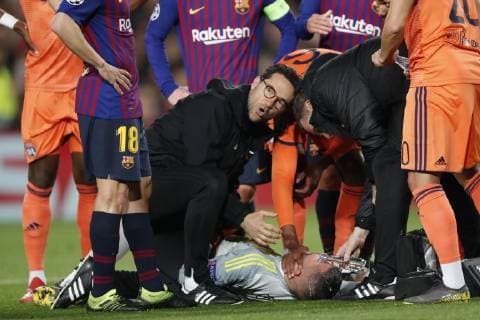 (l-r) Olympique Lyonnais goalkeeper Anthony Lopes during the UEFA Champions League round of 16 match between FC Barcelona Barca and Olympique Lyonnais at Camp Nou on March 13, 2019 in Barcelona, Spain UEFA Champions League 2018 2019 xVIxVIxImagesx xMauricexvanxSteenxIVx 13897965