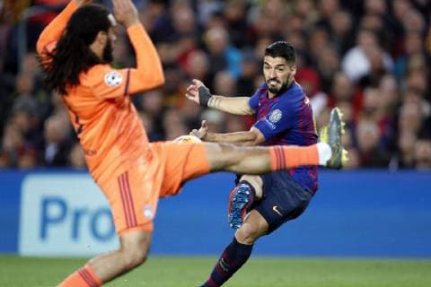 (l-r) Jason Denayer of Olympique Lyonnais, Luis Suarez of FC Barcelona Barca during the UEFA Champions League round of 16 match between FC Barcelona and Olympique Lyonnais at Camp Nou on March 13, 2019 in Barcelona, Spain UEFA Champions League 2018 2019 xVIxVIxImagesx xMauricexvanxSteenxIVx 13898035