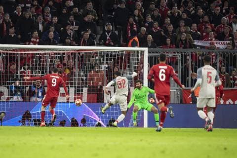 12.03.2019, xkvx, Fussball UEFA Champions League, FC Bayern Muenchen - FC Liverpool - Pressekonferenz und Training emspor, v.l. Goal scored, Tor zum 1:1 durch Serge Gnabry (FCB - FC Bayern Muenchen) (DFL DFB REGULATIONS PROHIBIT ANY USE OF PHOTOGRAPHS as IMAGE SEQUENCES and or QUASI-VIDEO) Muenchen