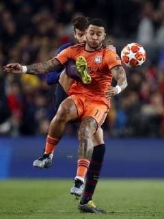 (l-r) Gerard Pique of FC Barcelona Barca Memphis Depay of Olympique Lyonnais during the UEFA Champions League round of 16 match between FC Barcelona and Olympique Lyonnais at Camp Nou on March 13, 2019 in Barcelona, Spain UEFA Champions League 2018 2019 xVIxVIxImagesx xMauricexvanxSteenxIVx 13898070