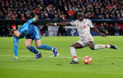 BAU 13.03.2019 München Fußball FC Bayern München vs. FC Liverpool, Tor zum 0:1 durch Torschützen Sadio Mane (Liverpool), links Torwart Manuel Neuer (Bayern) DFL REGULATIONS PROHIBIT ANY USE OF PHOTOGRAPHS AS IMAGE SEQUENCES AND OR QUASI-VIDEO. Gemäß den Vorgaben der DFL Deutsche Fußball Liga ist es untersagt, in dem Stadion und oder vom Spiel angefertigte Fotoaufnahmen in Form von Sequenzbildern und oder videoähnlichen Fotostrecken zu verwerten bzw. verwerten zu lassen.