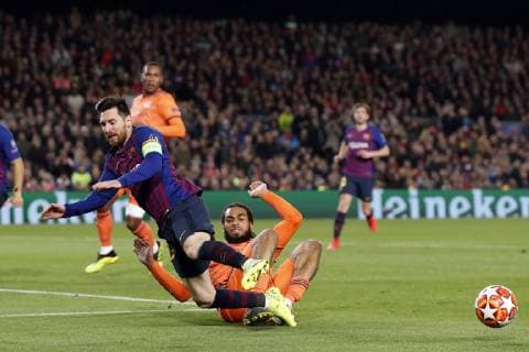(l-r) Jason Denayer of Olympique Lyonnais, Lionel Messi of FC Barcelona Barca during the UEFA Champions League round of 16 match between FC Barcelona and Olympique Lyonnais at Camp Nou on March 13, 2019 in Barcelona, Spain UEFA Champions League 2018 2019 xVIxVIxImagesx xMauricexvanxSteenxIVx 13898887