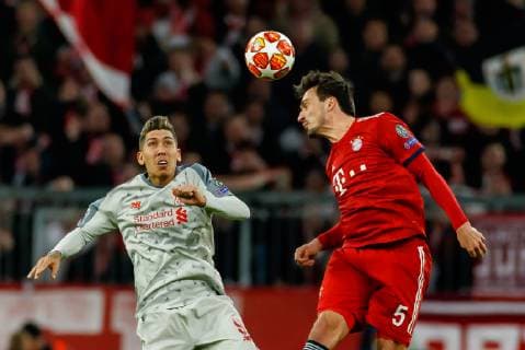 Deutschland, Muenchen 13.03.2019, UEFA Champions League - 2018 19 Season, Round of 16, Second leg, FC Bayern Muenchen- Liverpool FC, Roberto Firmino (LFC) und Mats Hummels (FCB) im Zweikampf ( DeFodi048