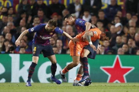 (l-r) Ivan Rakitic of FC Barcelona Barca Memphis Depay of Olympique Lyonnais, Sergio Busquets of FC Barcelona during the UEFA Champions League round of 16 match between FC Barcelona and Olympique Lyonnais at Camp Nou on March 13, 2019 in Barcelona, Spain UEFA Champions League 2018 2019 xVIxVIxImagesx xMauricexvanxSteenxIVx 13898953