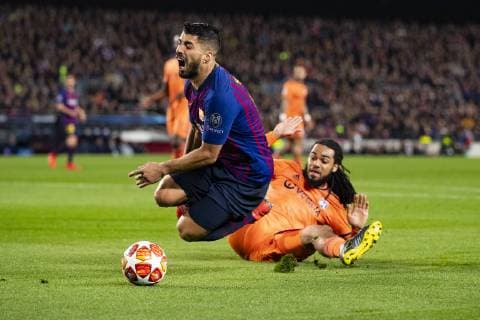 13.03.2019, xslx, Fussball Champions League, FC Barcelona Barca - Olympique Lyon emspor, v.l. Luis Suarez (FC Barcelona) wird gefault un bekommt elfmeter (DFL DFB REGULATIONS PROHIBIT ANY USE OF PHOTOGRAPHS as IMAGE SEQUENCES and or QUASI-VIDEO) Barcelona