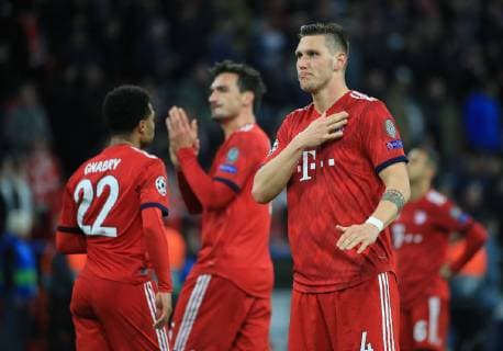 13.03.2019, CL, Champions League, Achtelfinale Rueckspiel, FC Bayern Muenchen vs FC Liverpool, Allianz Arena Muenchen , Fussball, im Bild: Serge Gnabry (FCB), Mats Hummels (FCB) und Niklas Suele (FCB) DFL REGULATIONS PROHIBIT ANY USE OF PHOTOGRAPHS AS IMAGE SEQUENCES AND OR QUASI VIDEO.