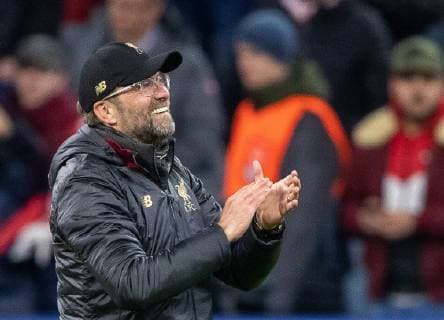 13.03.2019, Allianz Arena, Muenchen, GER, UEFA CL, FC Bayern Muenchen vs FC Liverpool, Achtelfinale, Rueckspiel, im Bild Headcoach Juergen Klopp (FC Liverpool) bedankt sich bei den Fans during the UEFA Champions League round of 16, 2nd leg match between FC Bayern Muenchen and FC Liverpool at the Allianz Arena in Muenchen, Germany on 2019 03 13. Muenchen