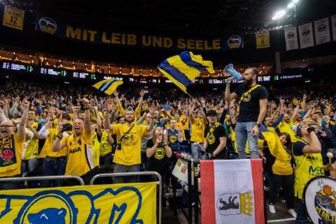 Basketball Berlin 13.03.2019 Eurocup Viertelfinale Spiel 3 Saison 2018 2019 Alba Berlin - Unicaja Malaga Jubel Alba Fans Block 212