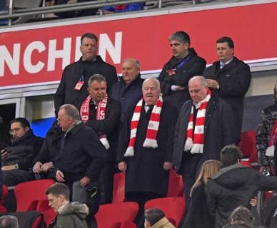 13.03.2019, Fussball UEFA Champions-League 2018 2019, Achtelfinale Rückspiel, FC Bayern München - FC Liverpool, in der Allianz-Arena München, VIP-Tribüne mit Präsident Uli Hoeness (re, FC Bayern), Walter Menneckes (mitte, FC Bayern), Vorstandsvorsitzender Karl-Heinz Rummenigge (li, FC Bayern München).