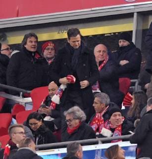 13.03.2019, Fussball UEFA Champions-League 2018 2019, Achtelfinale Rückspiel, FC Bayern München - FC Liverpool, in der Allianz-Arena München, Manager Oliver Bierhoff (Deutschland) mit Bayern-Schal auf der Tribüne.