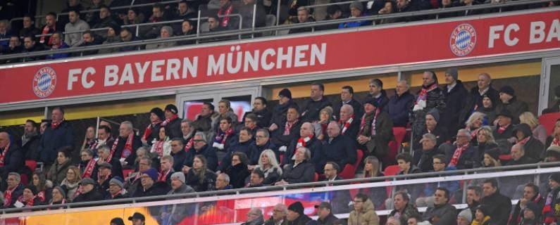 13.03.2019, Fussball UEFA Champions-League 2018 2019, Achtelfinale Rückspiel, FC Bayern München - FC Liverpool, in der Allianz-Arena München, Ehrengast-Tribüne, mit Dr. Martin Winterkorn (VW), Herbert Hainer (Adidas), Vorstandsvorsitzender Karl-Heinz Rummenigge (FC Bayern München), Präsident Uli Hoeness (FC Bayern), Stellvertretender Vorstandsvorsitzender Jan-Christian Dreesen (FC Bayern München), Günter Netzer,
