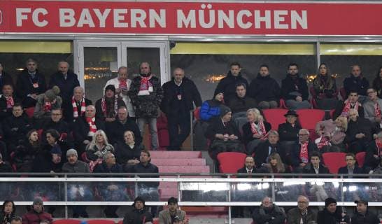 13.03.2019, Fussball, UEFA Champions League, Saison 2018 2019, Achtelfinale, Rueckspiel, FC Bayern Muenchen - FC Liverpool 1:3, VIP Tribuene in der Allianz Arena, mittlere Reihe v.re., Vorstandsvorsitzender Karl-Heinz Rummenigge, Karl Heinz Rummenigge (Bayern Muenchen), Präsident Uli Hoeness, Uli Hoeneß (Bayern Muenchen), Jan Christian Dreesen (Vorstand Finanzen FC Bayern), darunter Günther Netzer mit Frau, mittlere Reihe 3. v.re., Franz Beckenbauer