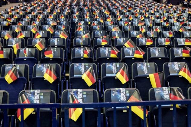 Feature, Deutschland Fahnen auf den Sitzen in der Barclaycard Arena, Fahne, Flaggen, Halbfinale Deutschland (GER) - Norwegen (NOR) 25 - 31, am 25.01.2019 in Hamburg Deutschland. Handball Weltmeisterschaft 2019, vom 10.01. - 27.01.2019 in Deutschland Daenemark.