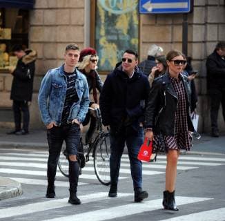Milan, Krzysztop Piatek and Paulina Procyk in the center Krzysztop Piatek striker for the MILAN and the POLAND national team Nationalteam strolling through the streets of the center with his girlfriend PAULINA PROCYK, the beautiful lawyer and 27-year-old fashion blogger, with whom he has been together for 5 years. Here they are walking in via Montenapoleone, and before returning home they notice at a traffic light a beggar sitting on the ground with his dog, PAULINA PROCYK sees it and immediately asks her boyfriend to get out some money to give him as a present. Piatek looks in the pockets and pulls out some coins, Paulina hands them to the man who thanks, while the dog stops to play with Paulina. After greeting him, Piatek and his girlfriend resume their walk home.  Copyright: xMimmoxCarrierox xIPAx xMimmoxCarrierox