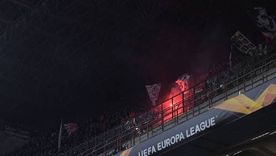14.03.2019, xjhx, Fussball Europa League 1 8 Finale, Inter Mailand - Eintracht Frankfurt emspor, v.l. Eintracht Fans Bengalo (DFL DFB REGULATIONS PROHIBIT ANY USE OF PHOTOGRAPHS as IMAGE SEQUENCES and or QUASI-VIDEO) Mailand