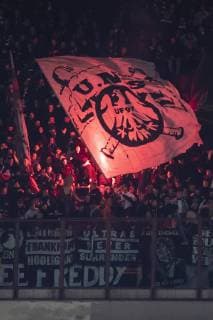 14.03.2019, xkvx, Fussball Europa League 1 8 Finale, Inter Mailand - Eintracht Frankfurt emspor, v.l. Eintracht Frankfurt Fans nach dem Tor zum 0:1 durch Luka Jovic (Eintracht Frankfurt) Pyro Pyrotechnik Feuer (DFL DFB REGULATIONS PROHIBIT ANY USE OF PHOTOGRAPHS as IMAGE SEQUENCES and or QUASI-VIDEO) Mailand