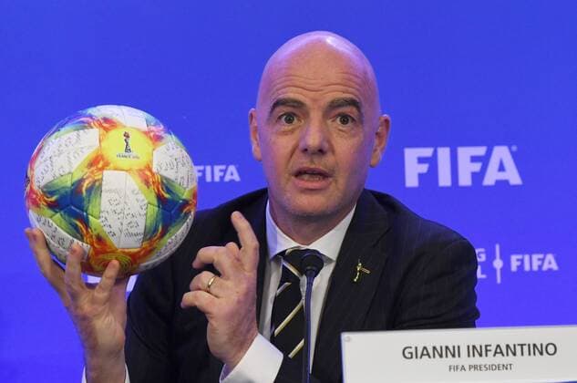 Sport Themen der Woche KW11 Sport Bilder des Tages FIFA President Gianni Infantino holds the ball to be used by the women world cup while he talks to the media at the conclusion of the FIFA Council meeting at the Ritz-Carlton hotel in Coconut Grove in Miami, Florida on March 15, 2019.  MIA20190315112 GARYxIxROTHSTEIN