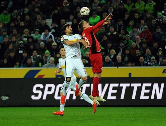 Borussia Mönchengladbach 1. Bundesliga , Saison 2018 - 2019 26. Spieltag Borussia Mönchengladbach gegen SC Freiburg ( 1 - 1 ) am 15.03.2019 im Borussia-Park hier Tobias Strobl , Nils Petersen , links Jonas Hofmann DFL regulations prohibit any use of photographs as image sequences and or quasi-video DFB regulations prohibit any use of photographs as image sequences and or quasi-video , , , *** Borussia Mönchengladbach 1 Bundesliga Saison 2018 2019 26 Matchday Borussia Mönchengladbach vs SC Freiburg 1 1 on 15 03 2019 in Borussia Park here Tobias Strobl Nils Petersen links Jonas Hofmann DFL regulations prohibit any use of photographs as image sequences and or quasi video DFB regulations prohibit any use of photographs as image sequences and or quasi video DiWi
