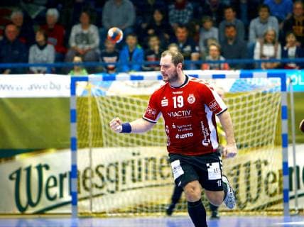 In Jubelpose: Jan Schult (Lübeck) Handball 2.Liga 2018 19 EHV Aue - VfL Lübeck-Schwartau am 16.3.2019 EHV Aue - VfL Lübeck-Schwartau