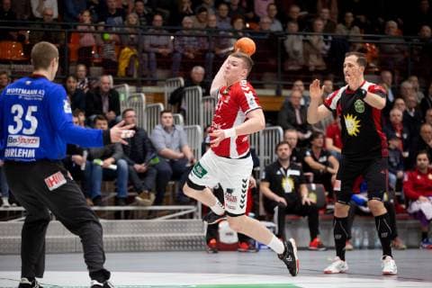 Lübbecke, Deutschland 16.03.2019: 2. Handball Bundesliga - 2018 2019 - TuS-N-Lübbecke vs. Handball Sportverein Hamburg (L-R) Joel Birlehm (Lübbecke), Dominik Vogt (Hamburg) Lübbecke Nordrhein-Westfalen Deutschland Merkur Arena