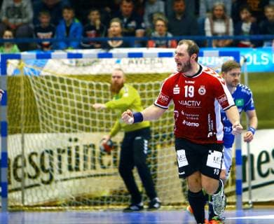 In Jubelpose: Jan Schult (Lübeck) , an diesemTag mit 5 Treffern bester VfB-Torschütze. Handball 2.Liga 2018 19 EHV Aue - VfL Lübeck-Schwartau 26:27 am 16.3.2019 EHV Aue - VfL Lübeck-Schwartau