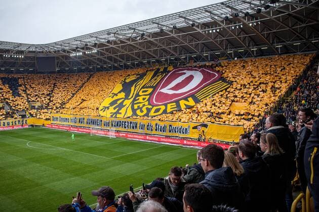 Fußball, Stadiongeschichte SG Dynamo Dresden Choreografie der Dynamofans zu Beginn des Spiels. 16.03.2019, Fussball, GER, 2. Bundesliga, 26. Spieltag, SG Dynamo Dresden - 1. FC Magdeburg, Rudolf-Harbig-Stadion, SG Dynamo Dresden vs. 1. FC Magdeburg