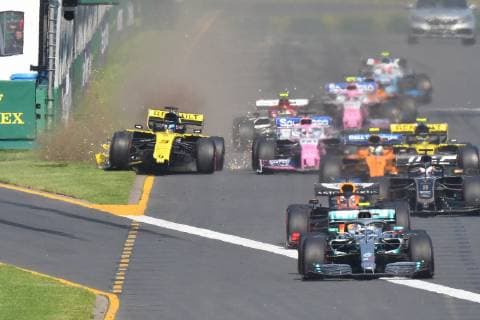 March 17, 2019: Daniel Ricciardo (AUS) 3 from the Renault F1 Team crashes at the start of the 2019 Australian Formula One Grand Prix at Albert Park, Melbourne, Australia. Cal Media Formula One 2019: Australia - Race Day - ZUMAc04_ 20190317_zaf_c04_008 Copyright: xSydneyxLowx