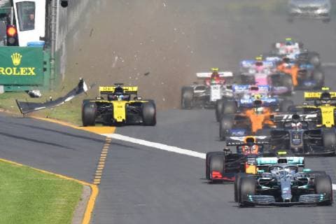 March 17, 2019: Daniel Ricciardo (AUS) 3 from the Renault F1 Team crashes at the start of the 2019 Australian Formula One Grand Prix at Albert Park, Melbourne, Australia. Cal Media Formula One 2019: Australia - Race Day - ZUMAc04_ 20190317_zaf_c04_009 Copyright: xSydneyxLowx